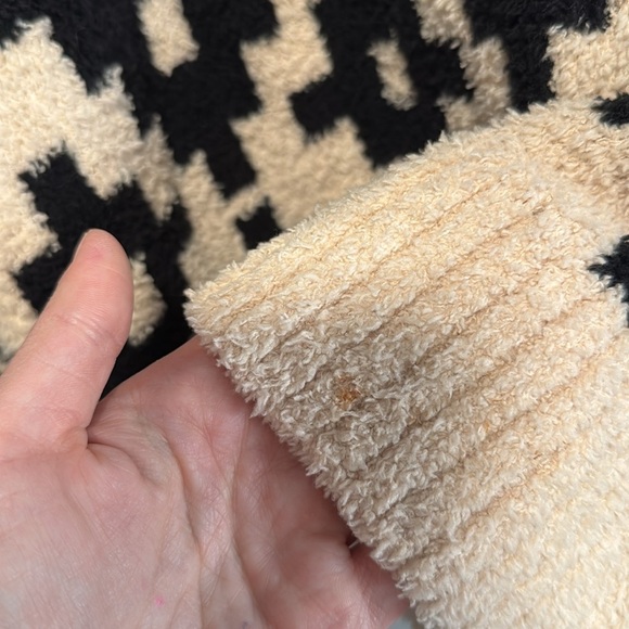 Cozy Black and Cream Women's cardigan - Picture 7 of 8